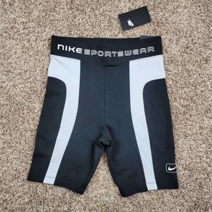 NEW Nike NSW Women's SMALL High Rise Sportswear Bike Shorts Athletic Wear Gym